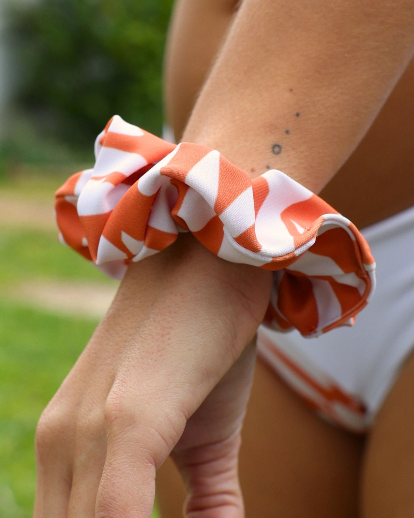Scrunchie abstrato